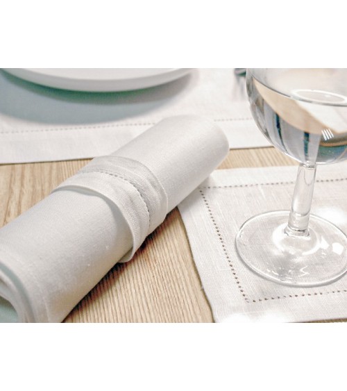 Placemat with 4,5cm border and machine hemstitch