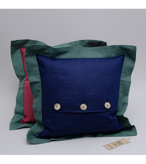 Pillow case with edges and wooden buttons