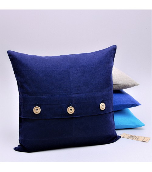 Pillow cover with buttons