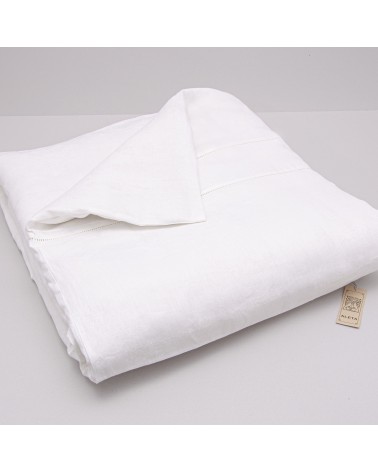 Bed cover With machine hemstitch and buttons